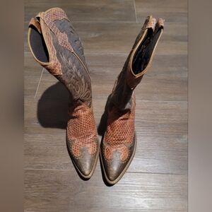 Womens cowboy boots 9.5
